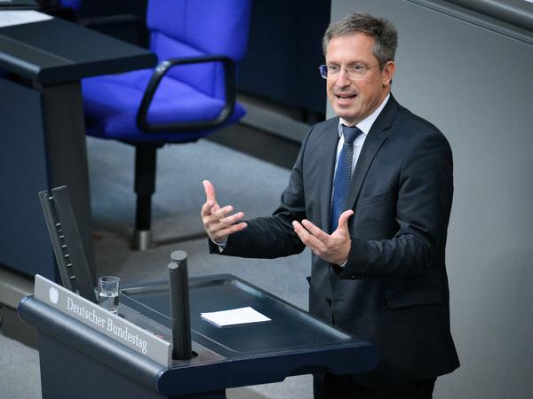 Der Parlamentarische Geschäftsführer der FDP-Fraktion, Stephan Thomae, fordert eine bundesgesetzliche Regelung für die Bezahlkarte. 
