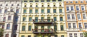 Bunte renovierte Altbauten in Berlin. Die Hauptstadt zählt zu den teuersten Städten in Deutschland.