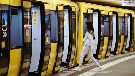 Die BVG erwägt offenbar, auch bei Tram und U-Bahn das Angebot auszudünnen.