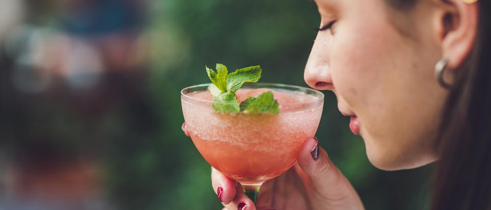 Eiskalt und alkoholisch: Der Drink „Frozé“ ist nun neu auf der Karte des Clärchens Ballhaus