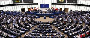 Der Plenarsaal des Europaparlaments in Straßburg – das Gesetzespaket zum künftigen europäischen Asylrecht muss auch hier eine Mehrheit finden.