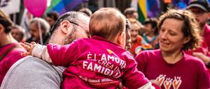 Demonstration queere Eltern mit Kindern am 19. März 2023 in Mailand