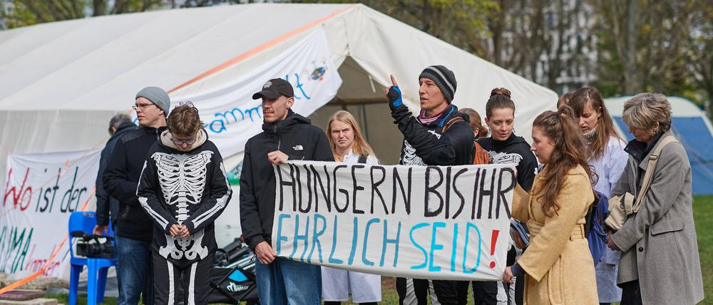 Der Hungerstreik im Berliner Regierungsviertel. 