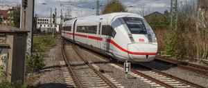 In den ersten sechs Monaten dieses Jahres waren lediglich 68,7 Prozent der ICE- und IC-Züge pünktlich unterwegs, wie die Deutsche Bahn mitgeteilt hatte. 