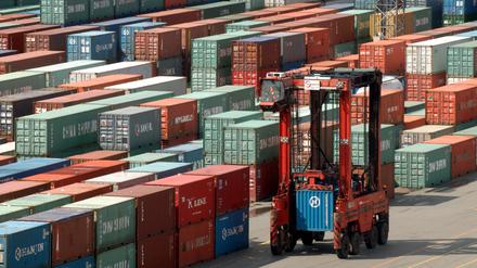 Containertransport im Hamburger Hafen: „Der Export ist kein großer Lichtblick“.