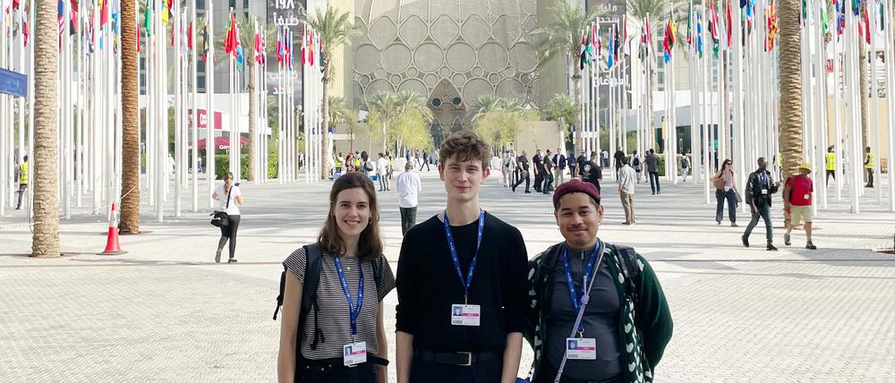 Die drei deutschen Jugenddelegierten auf der UN-Klimakonferenz, von links nach rechts: Carla Kienel, Leon Janas und Dante Davis.