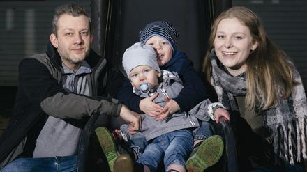 Die Familie Dilas mit Mutter Viviane, Vater Christoph und den Söhnen  Tamme (4) und Béla (1)