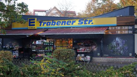 Dieser Supermarkt in Berlin-Grunewald soll durch ein neues Wohn- und Geschäftshaus ersetzt werden.