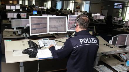 Die Einsatzleitzentrele der Berliner Polizei im Polizeipräsidium am Platz der Luftbrücke.  