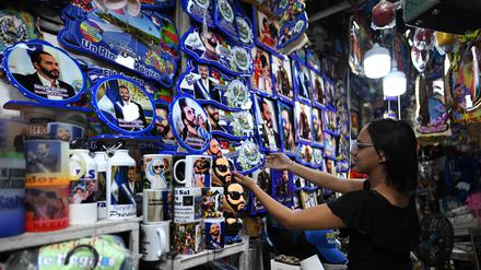 Überall im Land gibt es Fanartikel von El Salvadors Präsident Bukele.
