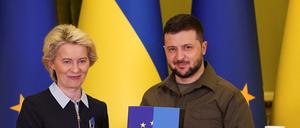 Wie weit reicht die Solidarität? EU-Kommissionspräsidentin Ursula von der Leyen und der Präsident der Ukraine, Wolodymyr Selenskyj. 