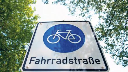 Das Schild einer Fahrradstraße, Symbolbild