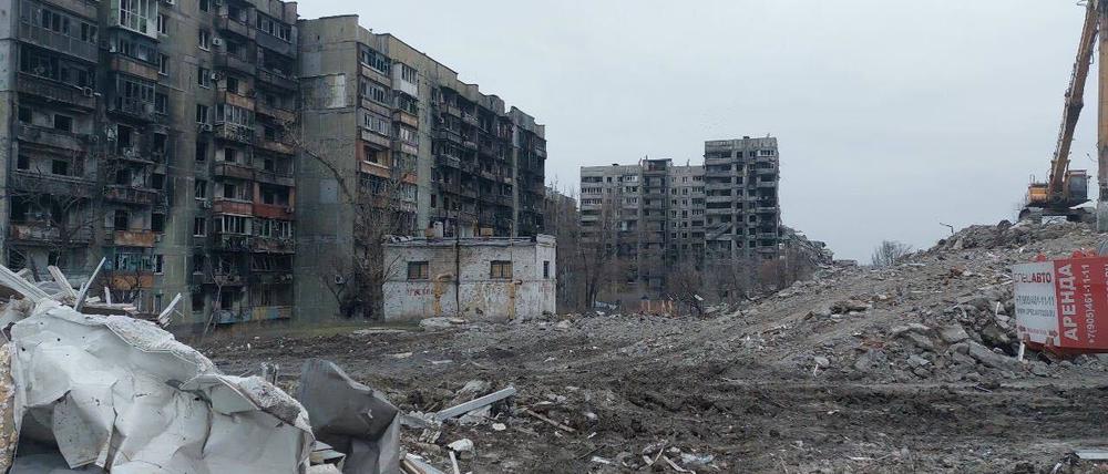 Zerstörte Wohnblocks in der russisch besetzten Stadt Mariupol