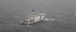 Das vom finnischen Grenzschutz zur Verfügung gestellte Bild zeigt das Offshore-Patrouillenschiff Turva des finnischen Grenzschutzes am 11. Oktober 2023 auf See in der Nähe der Stelle, an der die beschädigte Balticconnector-Gaspipeline im Finnischen Meerbusen geortet wird.