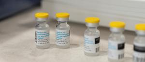 Ampullen des alten Mpox-Impfstoffs, der nicht mehr verimpft werden darf.