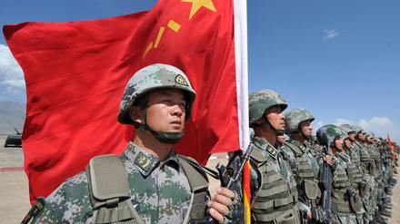 Chinesische Truppen bei einem gemeinsamen Manöver mit Ländern der Shanghai Kooperations-Organisation. 