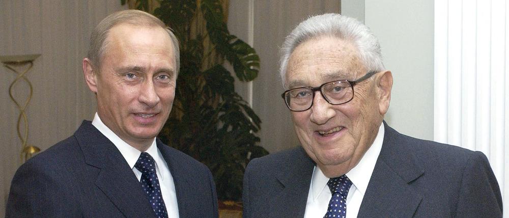 Putin und Kissinger im März 2004.