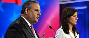 New Jerseys Ex-Gouverneur Chris Christie und die ehemalige UN-Botschafterin Nikki Haley bei der dritten TV-Debatte der US-Republikaner.