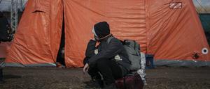 Ein junger Flüchtling aus der Ukraine wartet in Polen auf die Weiterreise.