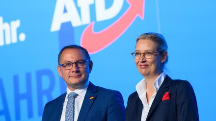Tino Chrupalla (l.), AfD-Bundesvorsitzender und Vorsitzender der AfD-Bundestagsfraktion, und Alice Weidel, AfD-Bundesvorsitzende und Fraktionsvorsitzende der AfD-Bundestagsfraktion.