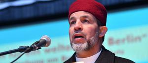  Imam Mohamed Taha Sabri fordert in seiner Freitagspredigt Vernunft und Toleranz. 