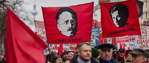 Demonstration zum Gedenken für Rosa Luxemburg und Karl Liebknecht anlässlich des 105. Jahrestages ihrer Ermordung am Sonntag in Berlin.