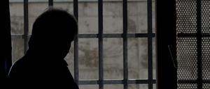 In Deutschland müssen viele Menschen wegen Bagatelldelikten Haftstrafen absitzen.