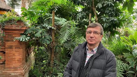 Gerhard Pritzlaff, Vorsitzender der „Freunde der Gärten der Welt e.V.“ im Balinesischen Garten. 