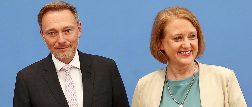 German Family Affairs, Senior Citizens, Women and Youth Minister Lisa Paus and Finance Minister Christian Lindner attend a press conference on child support, in Berlin, Germany, August 28, 2023. REUTERS/Lisi Niesner
