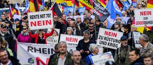 Eine Demonstration rechter Gruppen im Herbst 2022 in Berlin.