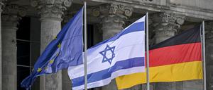 Aus Solidarität mit Israel wehte vor dem Deutschen Bundestag die Fahne mit dem Davidstern.