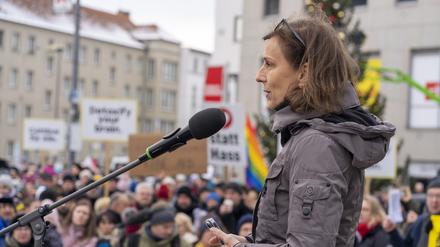 Gesine Grande, Präsidentin der BTU Cottbus, sprach am 21. Januar auf einer Demonstration gegen Rechtsextremismus in Cottbus.