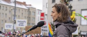 Gesine Grande, Präsidentin der BTU Cottbus, sprach am 21. Januar auf einer Demonstration gegen Rechtsextremismus in Cottbus.