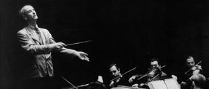 Wilhelm Furtwängler dirigiert 1940 die Berliner Philharmoniker. Vier jüdische Orchestermitglieder hatten sich gezwungen gesehen, Deutschland bis 1935 zu verlassen. 