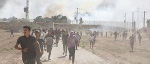 Zivilisten fliehen am Sonnabend in Gaza vor den Kämpfen zwischen Hamas und israelischer Armee.