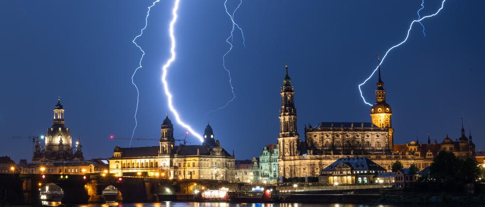 Ein Gewitter über Dresden. (Archivbild)
