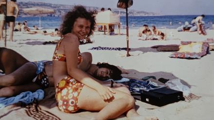 Gitte und Gerd verlieben sich im Sommer 1974 am Strand von Bulgarien.