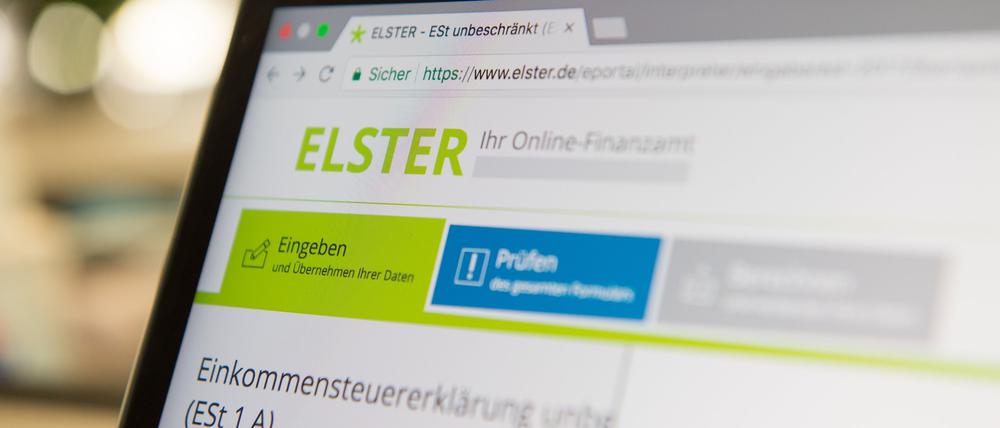 Die Steuer-Plattform «Elster» ist auf dem Bildschirm eines Laptops zu sehen. Mit großen Schritten naht der Tag, an dem die Frist zur Abgabe der Grundsteuererklärung endet: der 31. Januar 2023.