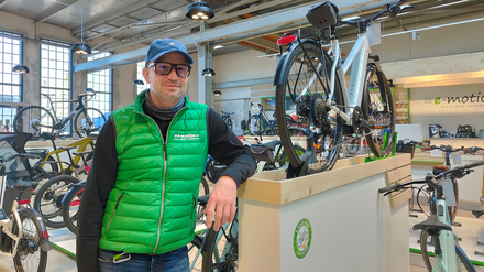 Gunnar Paulick hat sein Fachgeschäft für E-Bikes mitten in der Coronakrise gegründet. Trotz Lieferengpässen behauptet er sich am Markt.