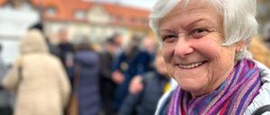Hannelore Bolte (79) aus Wannsee bei der Einweihung des Estrongo-Nachama-Platzes in Dahlem am 16. Februar 2024.