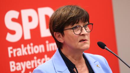 Saskia Esken, Bundesvorsitzende der SPD, auf einer Pressekonferenz im bayerischen Landtag, 25.10.2023.