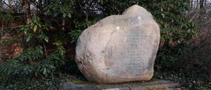 Der sogenannte Herero-Stein auf dem Friedhof am Columbiadamm.