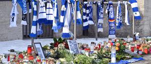Hertha-Fans trauern um den verstorbenen Vereinspräsidenten Kay Bernstein.