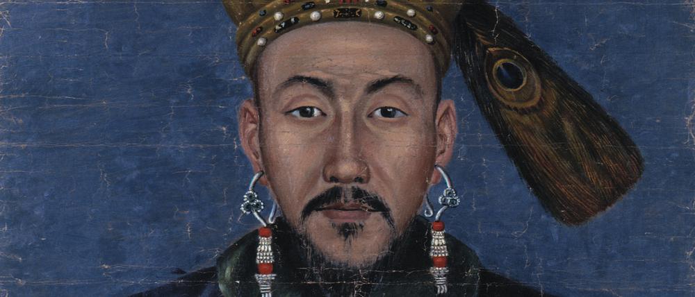 Porträt des
Fürsten Corgi yamz’an stammt aus dem Winterpalast in Beijing (um 1775). Heute befindet es sich im Ethnologischen Museum Berlin.