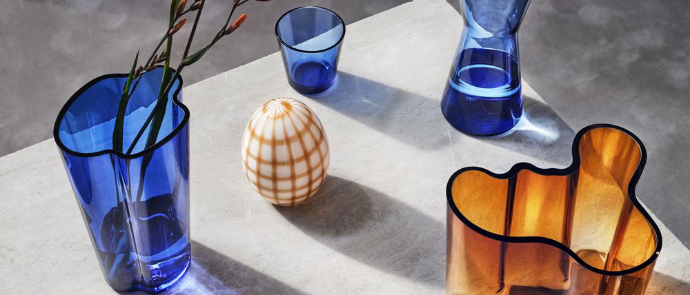Die organisch geformten Vasen Savoy von Alvar Aalto sind zu einem echten Klassiker geworden.