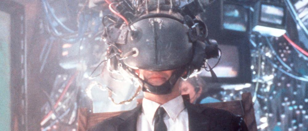 Datenüberlastung. Keanu Reeves spielt in „Johnny Mnemonic“ einen Datenschmuggler, der Geheimnisse in seinem Kopf transportiert. Sie dort wieder herauszuholen, wird zum Problem.