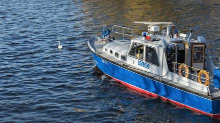 polizeiboot,wasserschutzpolizei *** police boat,coast guard gfk-k9b