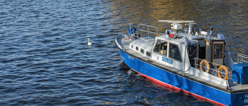 polizeiboot,wasserschutzpolizei *** police boat,coast guard gfk-k9b