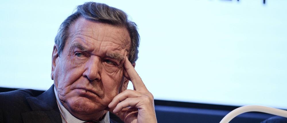 Altkanzler Schröder ist einer von vielen Ex-Politikern, die einen lukrativen Job bei einem russischen Unternehmen angenommen hatten.