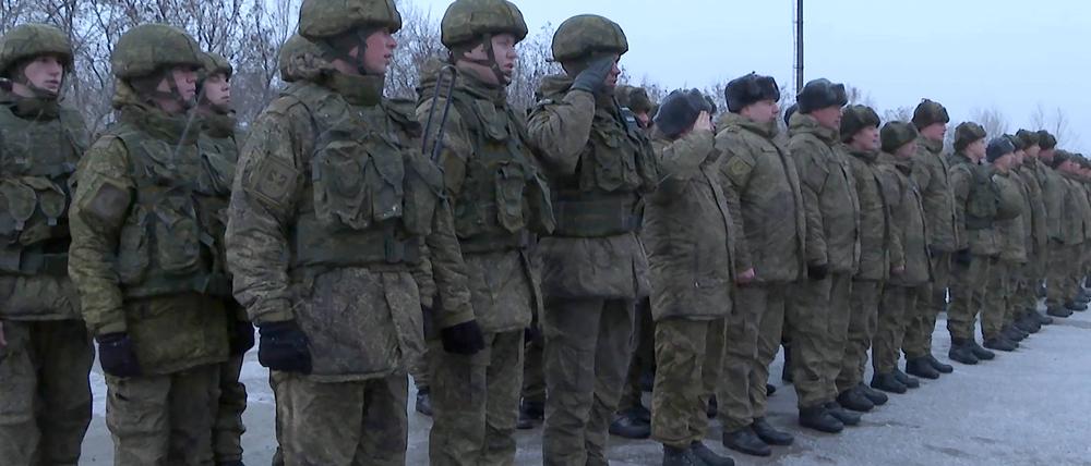 Russische Soldaten sind in Belarus angekommen.